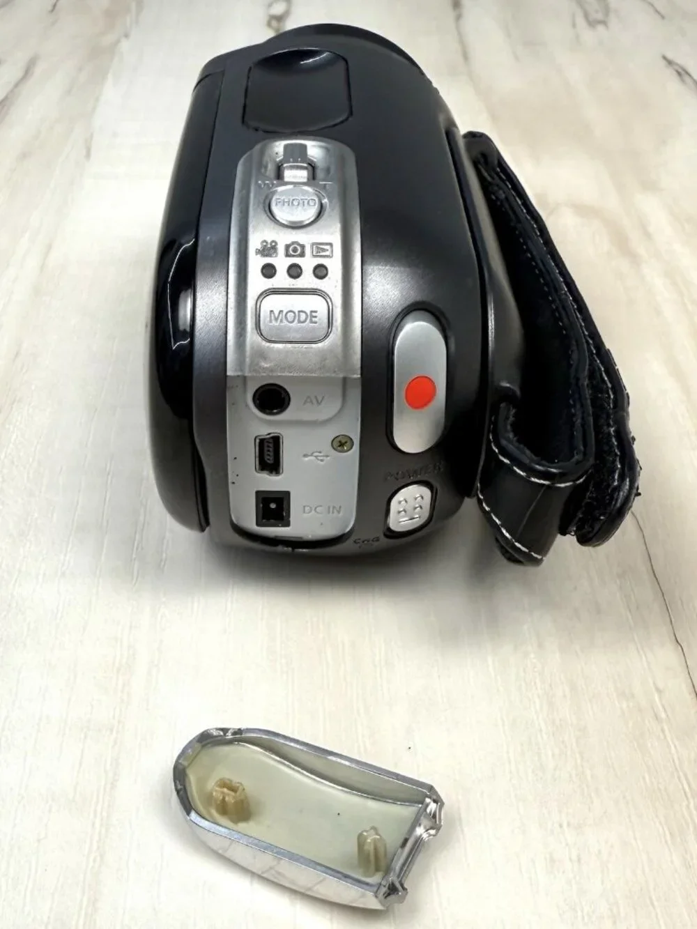 SAMSUNG Digital Handheld CAMCORDER Video Camera SMX-F33BN/XAA + Battery UNTESTED